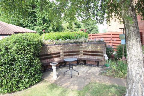 2 bedroom semi-detached bungalow for sale, Elmden Court, Clacton on Sea, CO15