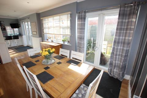 4 bedroom detached house for sale, Lyndhurst Road, Holland on Sea, CO15