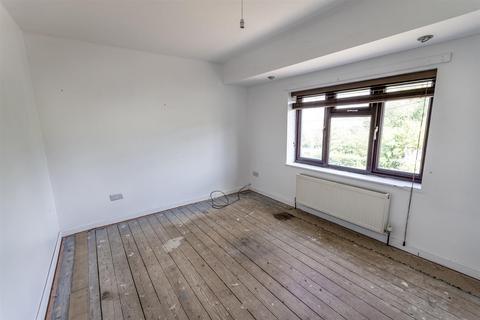 82 Brecks Lane, Rotherham, S65 3PS
