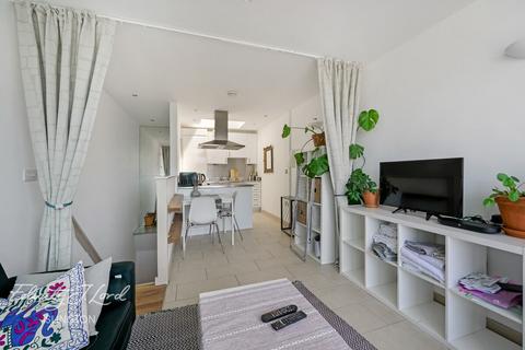Flat 2, 8 Godson Street, London, N1 9GZ
