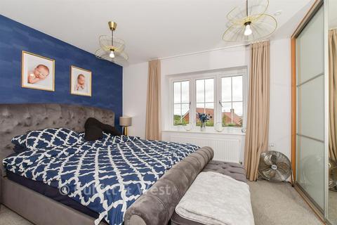 2 bedroom semi-detached house for sale, Kingfisher Drive, Crowborough, East Sussex