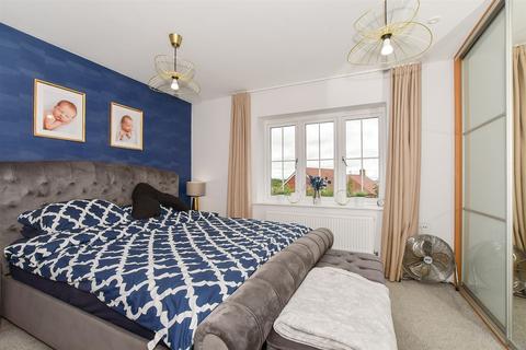 2 bedroom semi-detached house for sale, Kingfisher Drive, Crowborough TN6