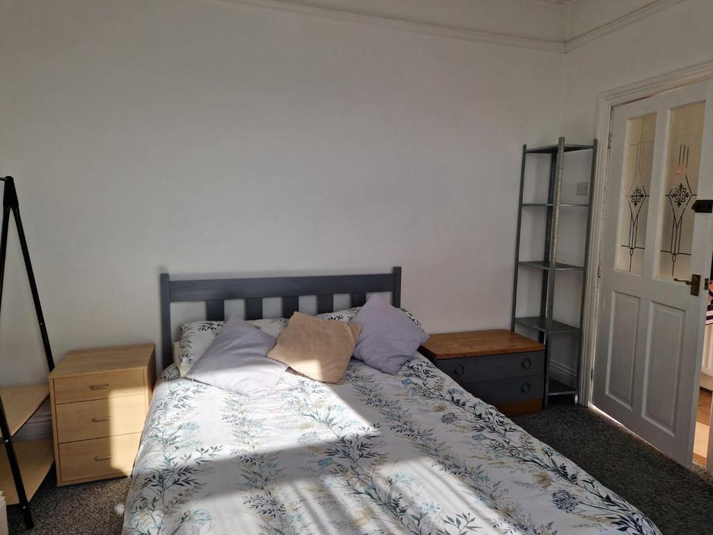 65 Ayresome bed 4.jpg