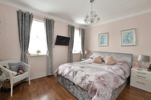 32 Chivers Road, London, E4 9TD