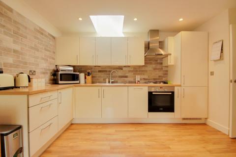 2 bedroom flat for sale, Funnell Drive, Haywards Heath, RH17