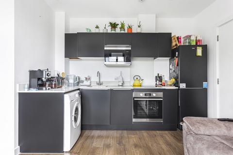 2 bedroom apartment for sale, Hanworth Lane, Surrey KT16