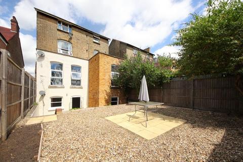 Acacia Road, W3