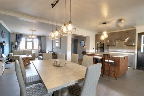 4 bedroom semi-detached house for sale, Clacton Road, Harwich CO12