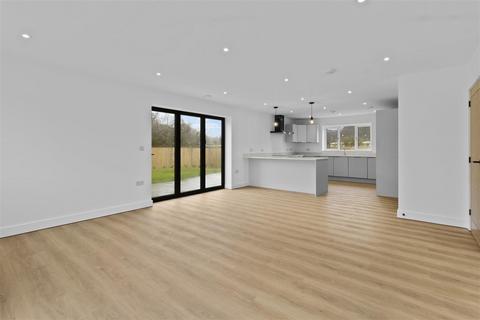 3 bedroom detached bungalow for sale, The Drive, Hailsham