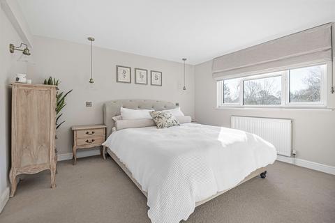 47 Lodge Road, Fetcham, Leatherhead, KT22 9QY