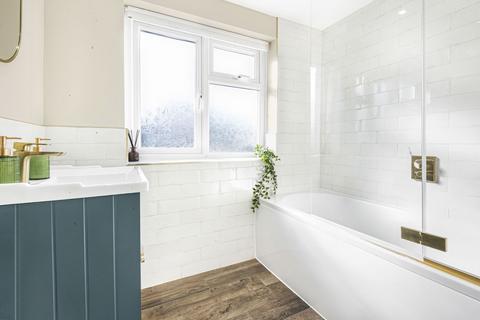 47 Lodge Road, Fetcham, Leatherhead, KT22 9QY