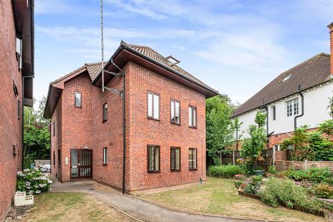 Flat 8, Randolph Court, 22 Kingston Avenue, Leatherhead, KT22 7HY