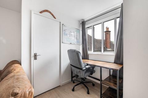 Flat 8, Randolph Court, 22 Kingston Avenue, Leatherhead, KT22 7HY