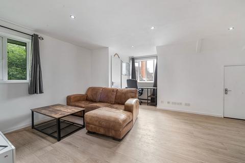 Flat 8, Randolph Court, 22 Kingston Avenue, Leatherhead, KT22 7HY