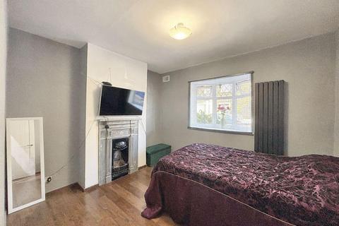 3 bedroom semi-detached house to rent, London E17