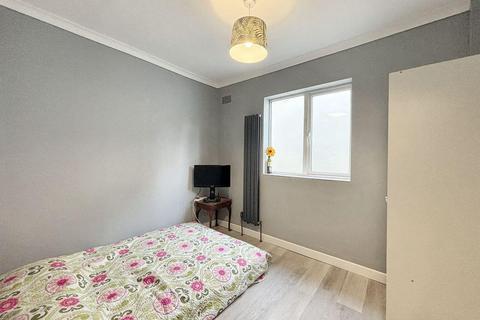 3 bedroom semi-detached house to rent, London E17