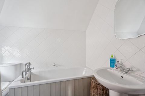 24 Fernhurst Close, Beaconsfield, HP9 1AN