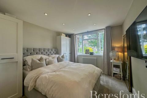 1 Matlock Gardens, Hornchurch, RM12 6HX