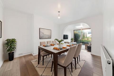 3 bedroom terraced house to rent, Grangecliffe Gardens, London SE25