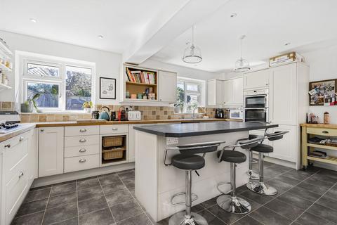 26 Downs Way, Great Bookham, Leatherhead, KT23 4BW
