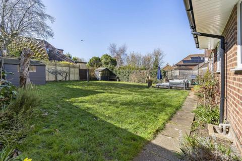 26 Downs Way, Great Bookham, Leatherhead, KT23 4BW