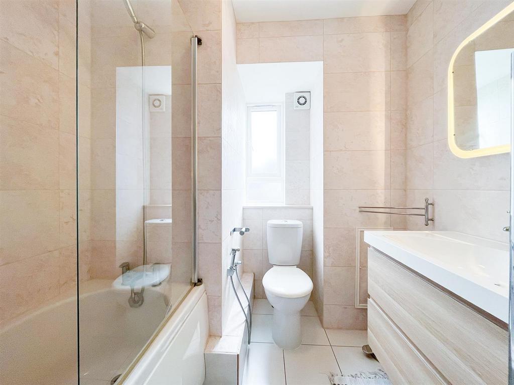 Bathroom (1 of 1).jpg