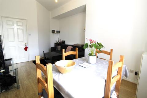 2 bedroom apartment to rent, Regan Lodge, London N21