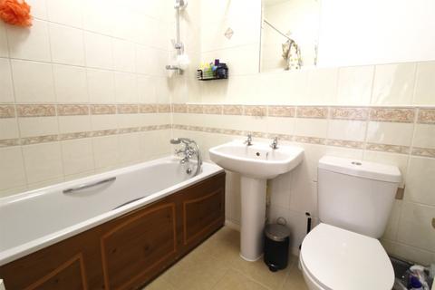 2 bedroom apartment to rent, Regan Lodge, London N21