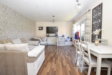 2 bedroom apartment for sale, Allender Court, Romford RM1