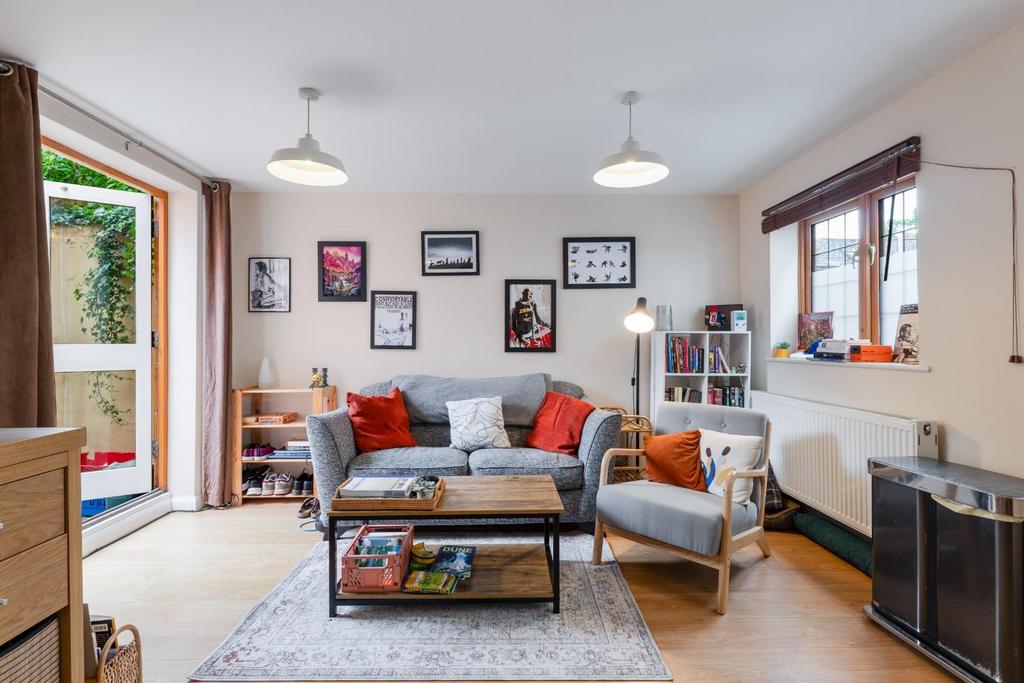 Lounge-2.jpg