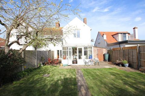 undefined, Lyndhurst Road, Holland On Sea, CO15
