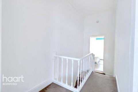 11 Palm Road, Romford, RM7 7AP