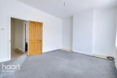 11 Palm Road, Romford, RM7 7AP