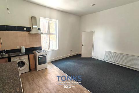 2 bedroom flat to rent, High Street, Cradley Heath B64
