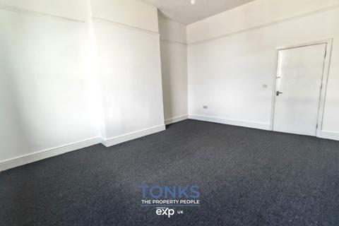 2 bedroom flat to rent, High Street, Cradley Heath B64