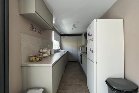 61 Brynsierfel, Llanelli, SA14 9HD