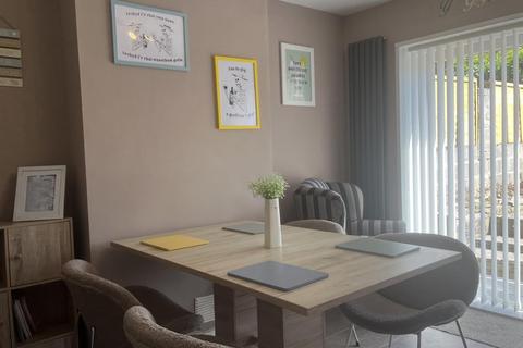 61 Brynsierfel, Llanelli, SA14 9HD