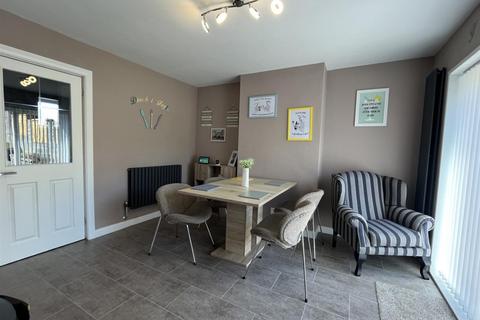 61 Brynsierfel, Llanelli, SA14 9HD