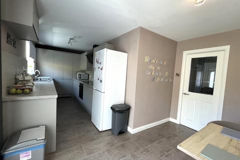 61 Brynsierfel, Llanelli, SA14 9HD