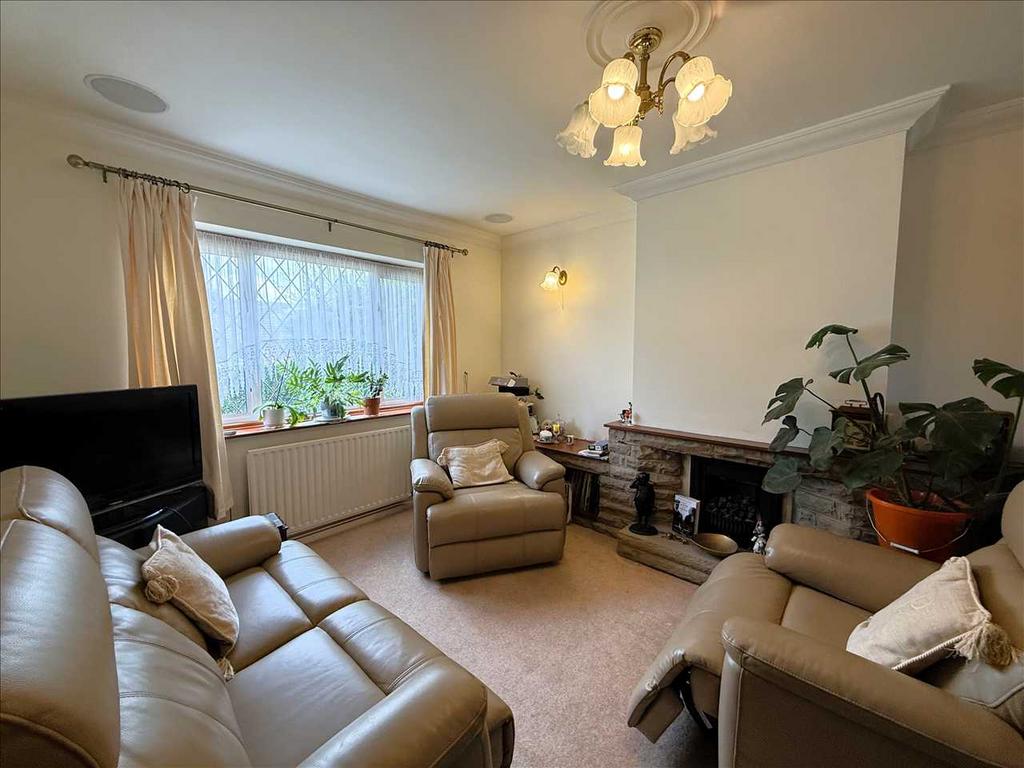 Lounge / Dining Area