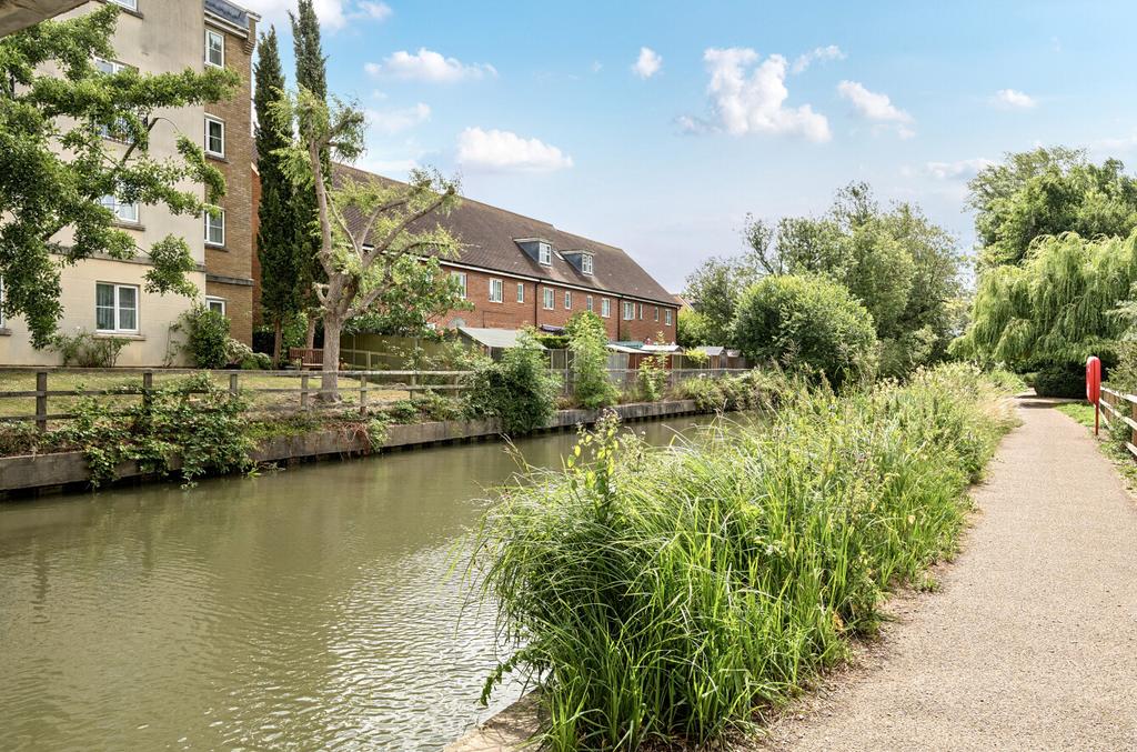 Canal Close By