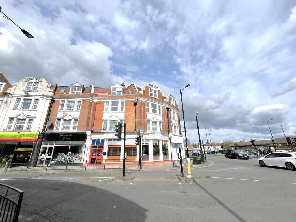 Hamlet Court Road, Westcliff-on-Sea SS0 5 bed block of apartments for ...