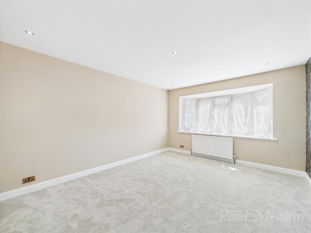 Bedroom 1.jpg