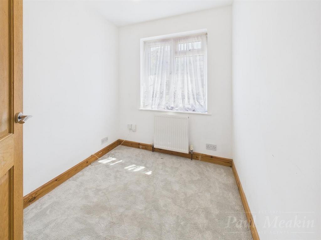 Bedroom 4.jpg