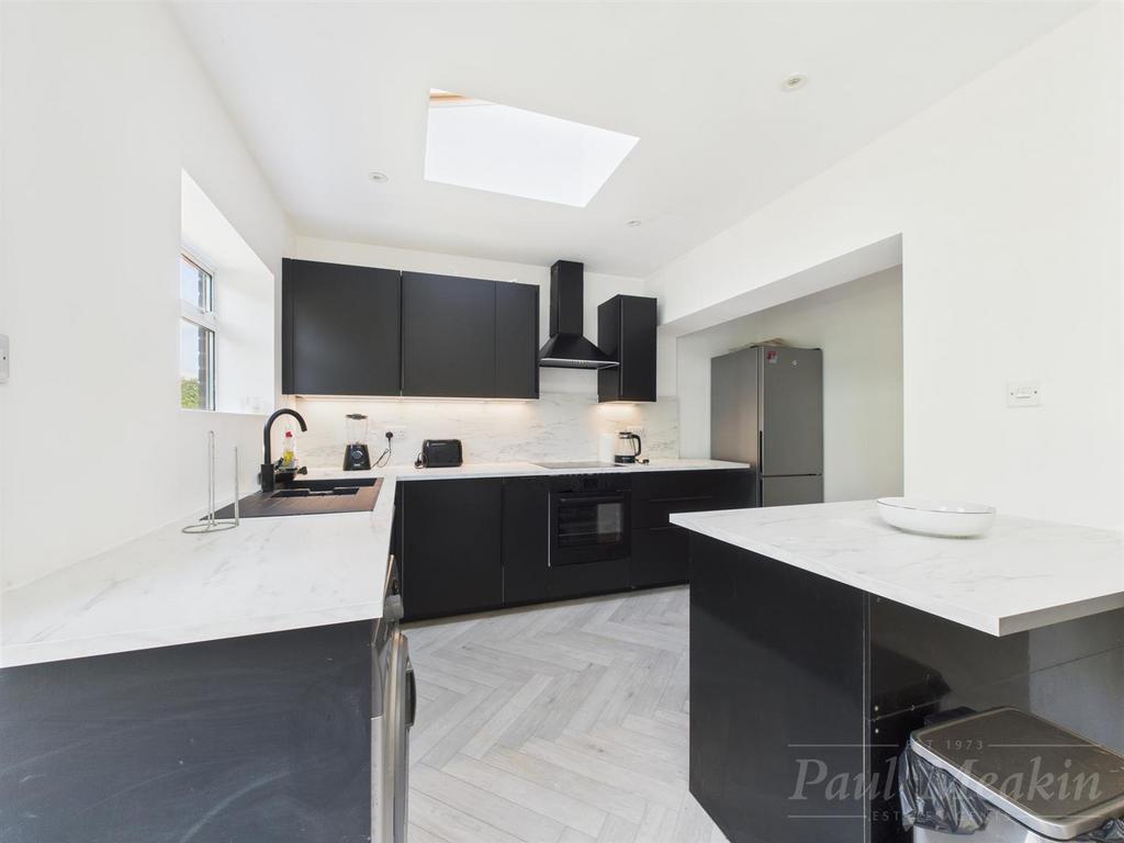 Kitchen area.jpg