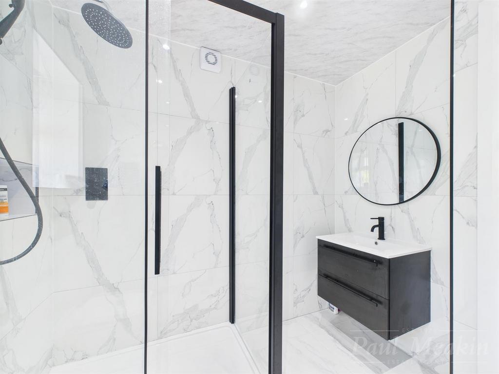 Bathroom..jpg