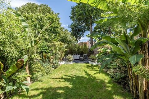 4 Malvern Close, Surbiton, KT6 7UG