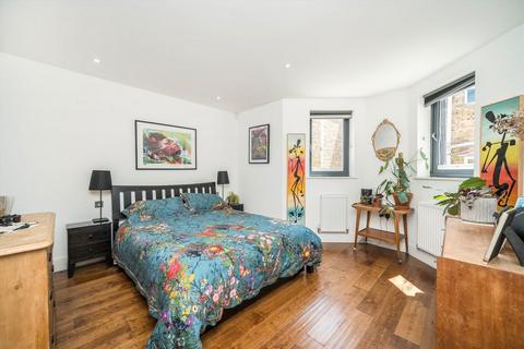 3 bedroom flat for sale, Vyner Street, London E2