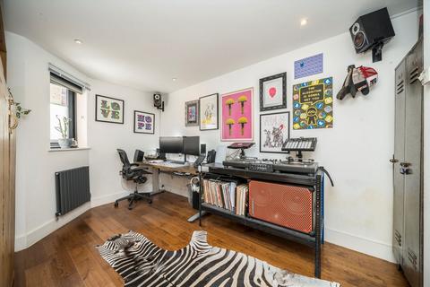 3 bedroom flat for sale, Vyner Street, London E2