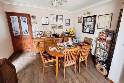 20 Oakmoor Road, Moorends, Doncaster, DN8 4ND